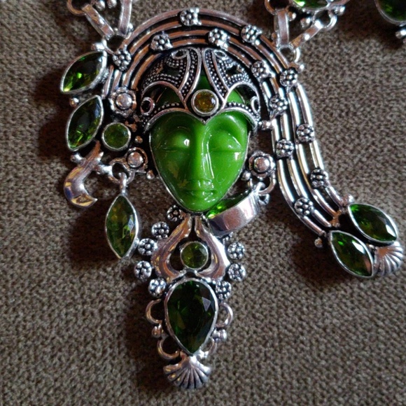 Unique  Carved face Chalcedony Peridot Neclkace - Picture 2 of 6